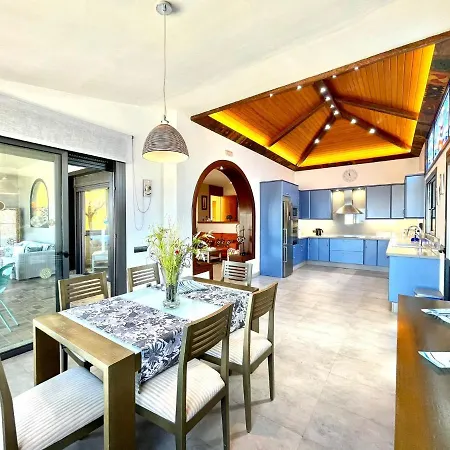 Con Wifi, Piscina Privada, Ac Y Bbq En Tenerife Sur Playa Paraiso (Tenerife)